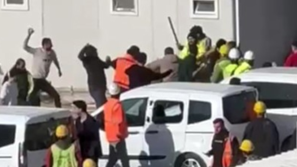 İnşaatta İşçiler Arasında Taşlı Sopalı Kavga Çıktı