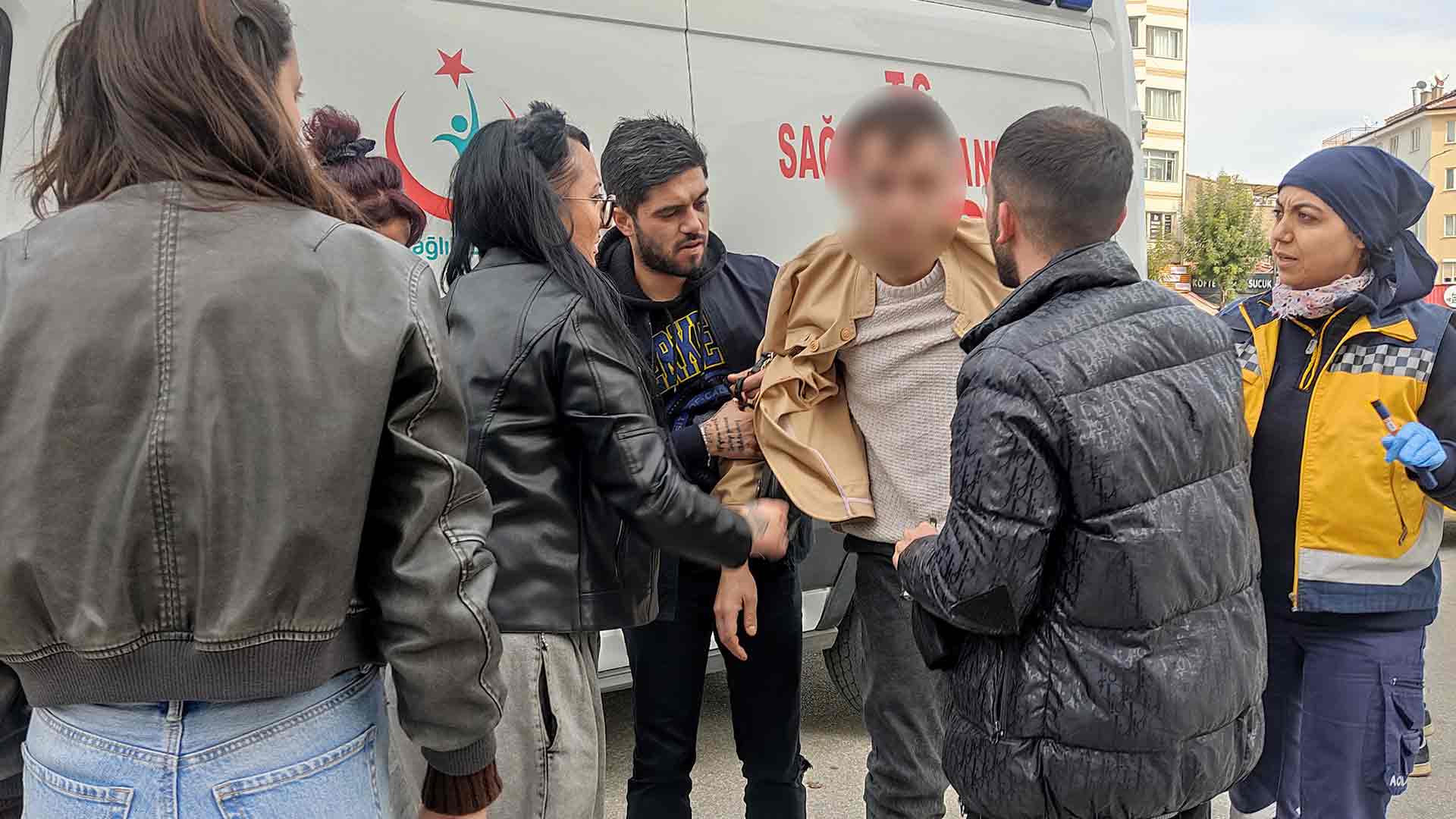 Şeker Hastası Genç Yolda Yürürken Bir Anda Yere Yığıldı