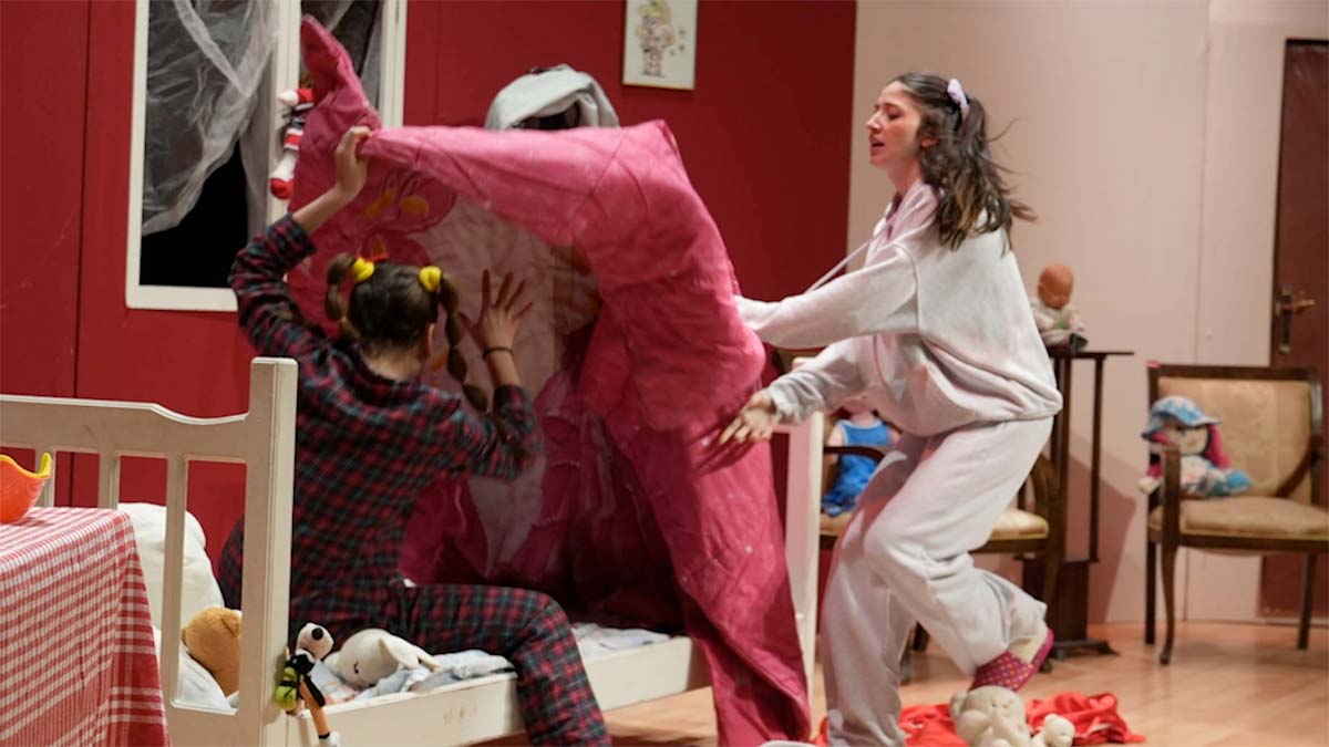 Ankara Keçiören’de öğrencilerin ara tatilde büyük ilgi gösterdiği “Tembel Ayşe” adlı çocuk tiyatrosu, yoğun talep üzerine yeniden sahneleniyor. 
Keçiören Belediyesi Şehir Tiyatroları tarafından sahnelenen oyun, 23 Kasım Cumartesi günü bir kez daha minik izleyicilerle buluşacak.