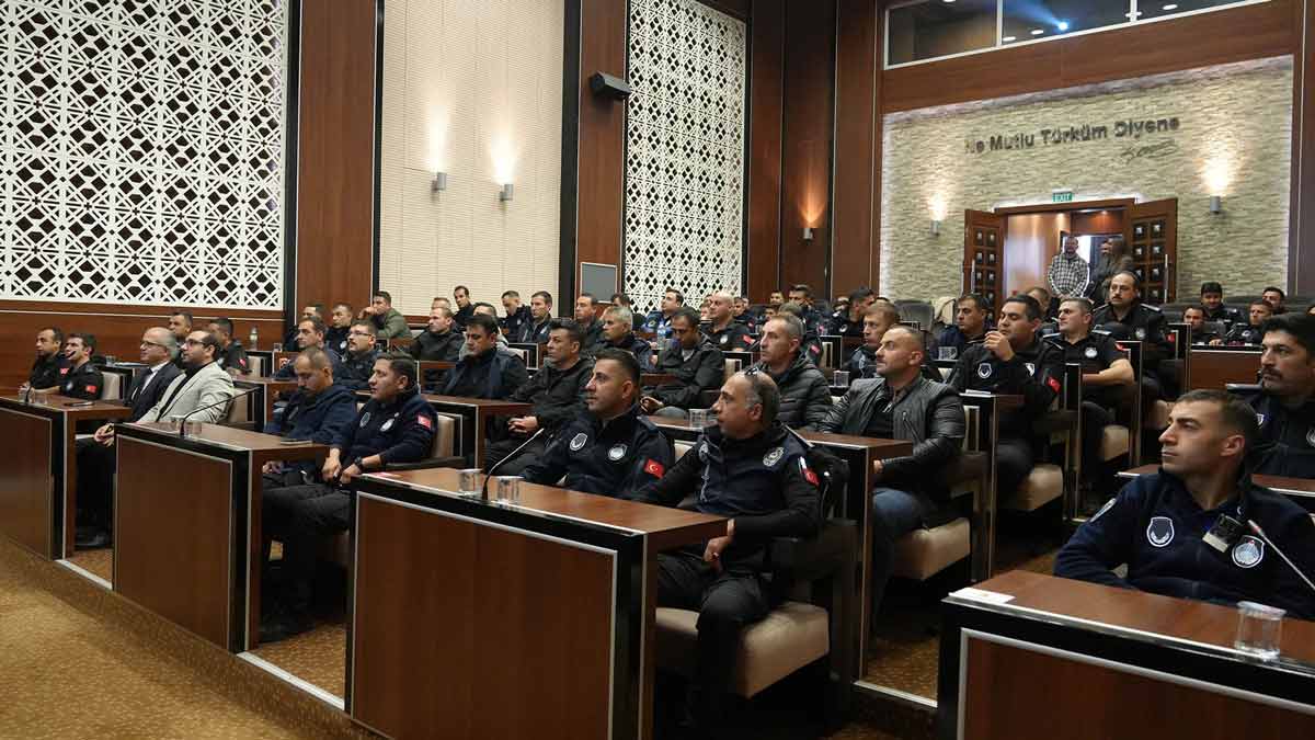 Eğitim kapsamında; "Zabıta Mevzuatı ve Temel Kavramlar, Denetim Türleri ve Uygulamaları, Belediye Zabıtası Yönetmeliği ile Görev, Yetki ve Sorumluluklar" başlıkları altında ayrıntılı sunumlar gerçekleştirildi.