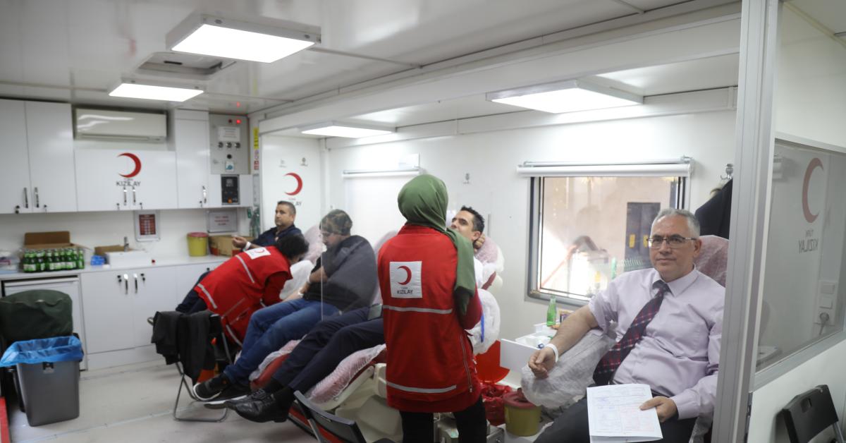 ankara cubukta ogrencilerden ornek kan bagisi kampanyasi JO445hLS.jpg