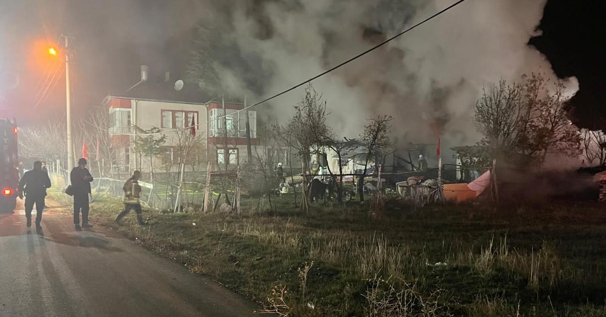 ankara cubukta yangin korkuttu zihinsel engelli uc kardes evsiz kaldi OjjwlWa2.jpg