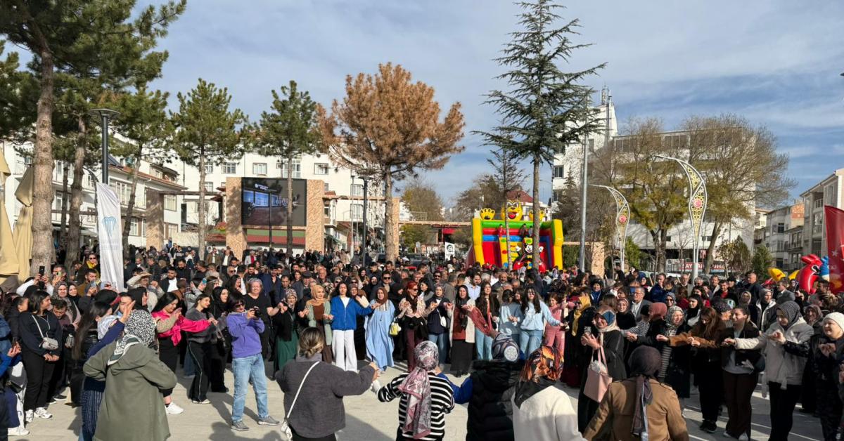 ankara haymanada renkli balik festivali coskusu cgla6lHX.jpg