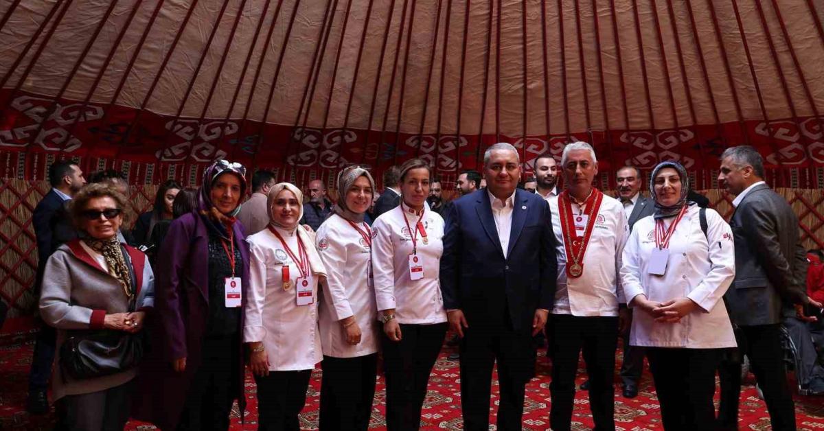 ankara keciorende yoresel yemekler yarisiyor YMGl9Yum.jpg