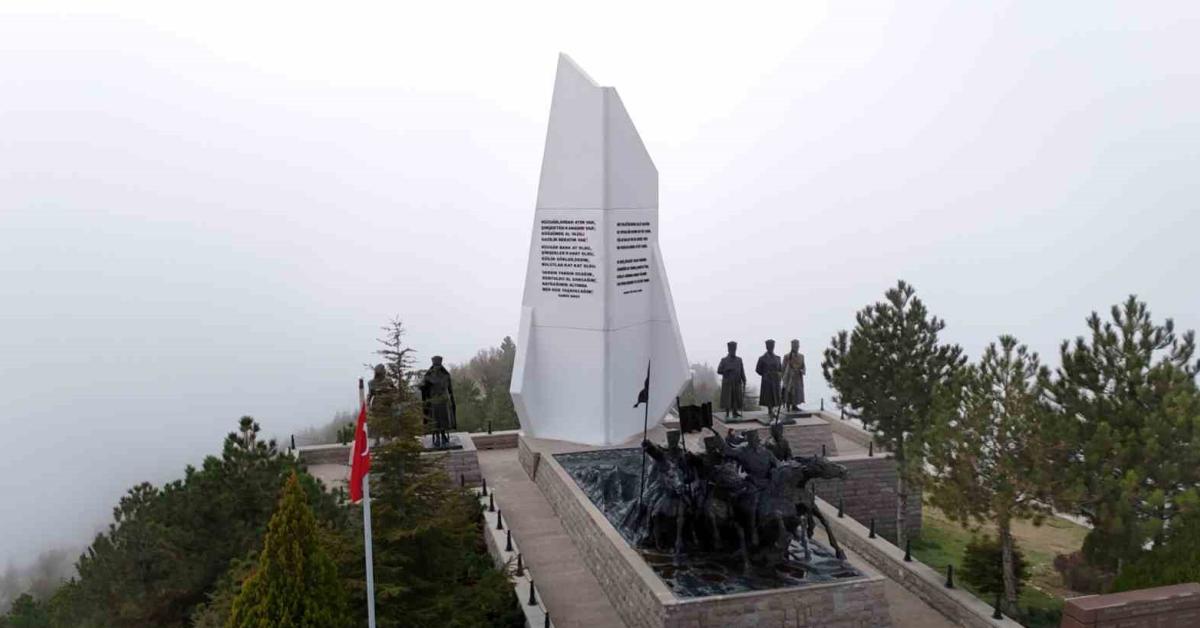 ankara polatlida sis etkileyici goruntuler olusturdu F9CvfsyE.jpg