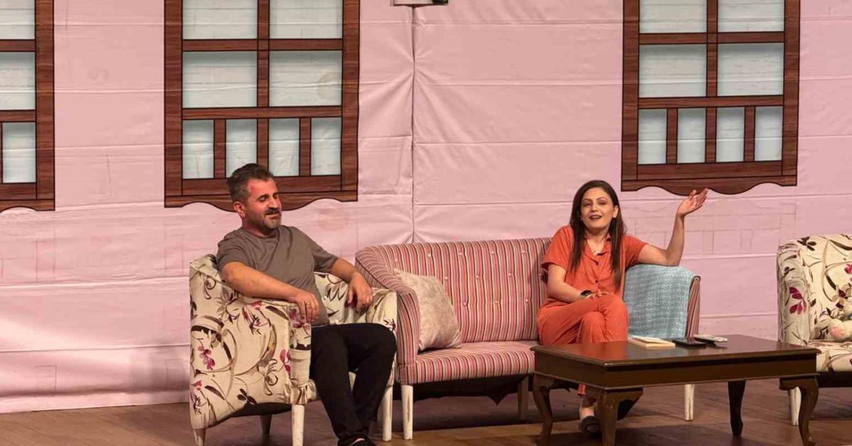 ankara sincanda aramizdaki duvarlar tiyatrosu vatandaslarla bulustu Xr4u4Jfw.jpg