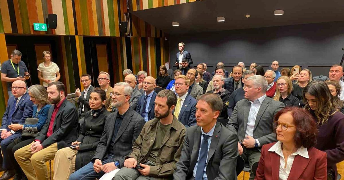 ankarada andriivkaya 2000 metre belgeseli izleyiciyle bulustu mHOBzqPA.jpg