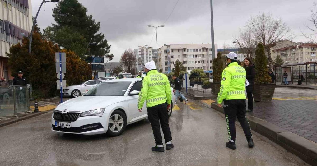 cankirida jandarma ve polis es zamanli operasyon yapti G4JybxhV.jpg