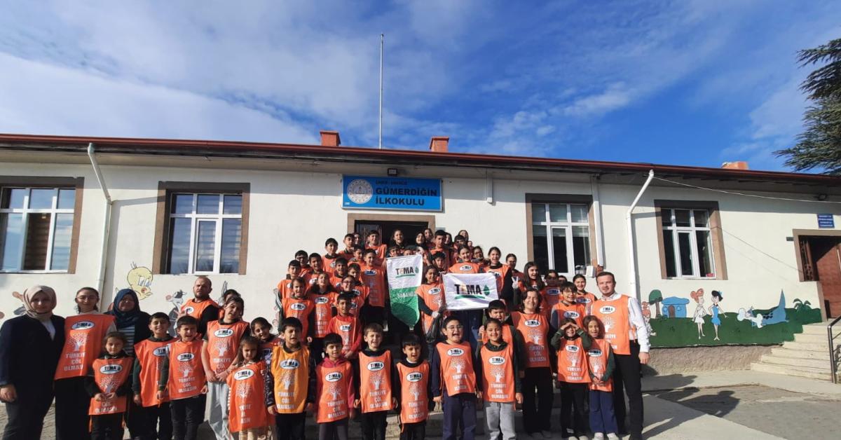 cankirida ogrencilerden ornek temizlik hareketi OMYq5PUe.jpg