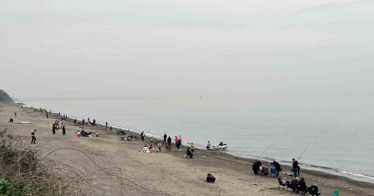 duzce akcakocada olta avcilari kumsalda stres atiyor xdPtFc55.jpg