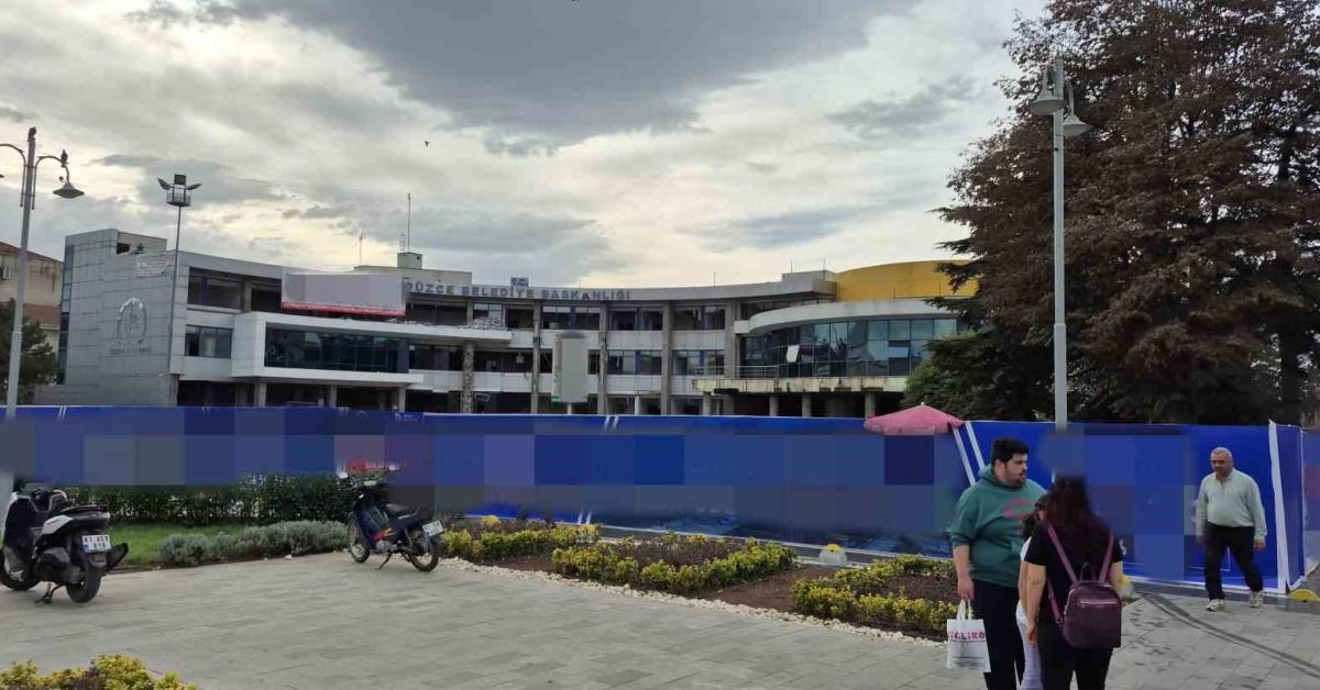 duzcede eski belediye binasinda yangin cikti cQkMLMXa.jpg