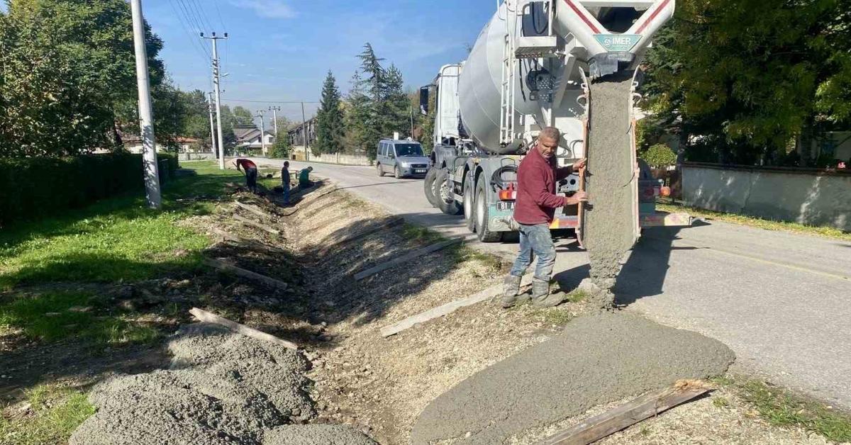 duzcede koy yollarina betondan v kanal yapimi suruyor fCLWjxUP.jpg