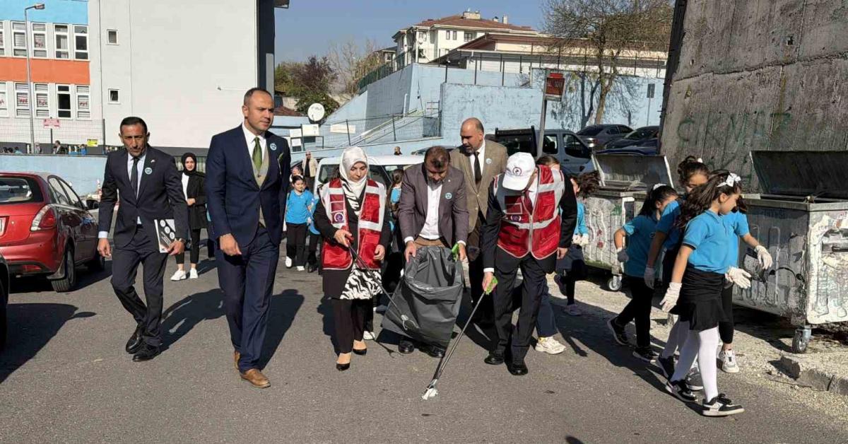 duzcede ogrencilerden temizlik seferberligi 6pE5LNUH.jpg