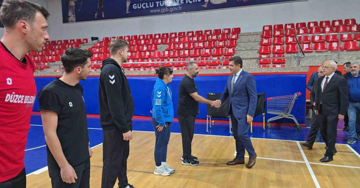 duzcede voleybol takimina moral ziyareti 9BQnQGCO.jpg