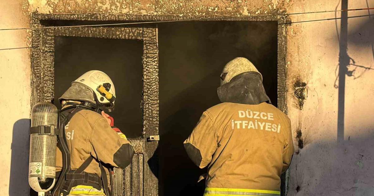 duzcede yangin 5 kisi hastaneye kaldirildi as9SZMcV.jpg