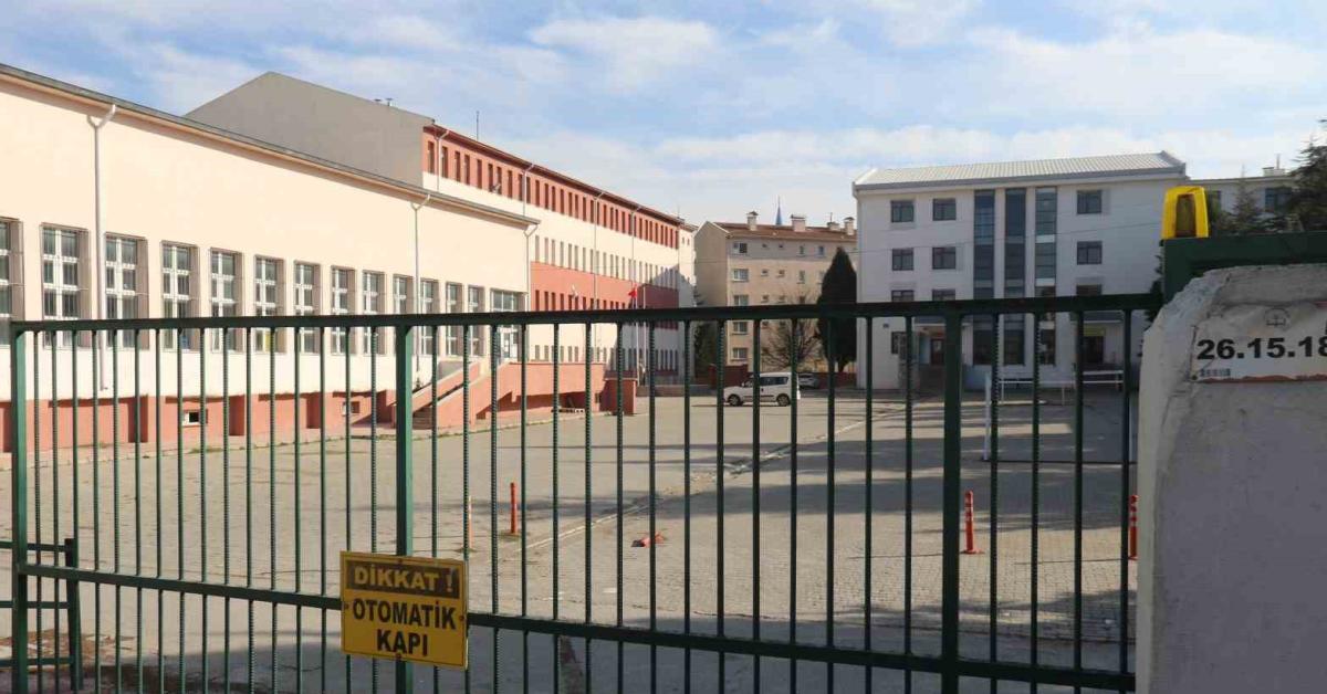 eskisehirde lise ogrencisi gida zehirlenmesi gecirdi ANjd3CF3.jpg