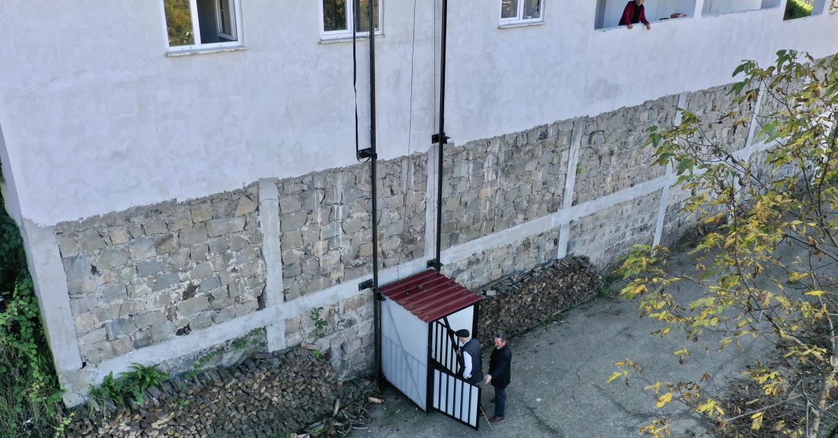 giresunda yaslilar icin camiye asansor yapildi aM8ksAVz.jpg