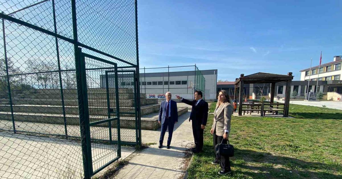 il muduru duzce spor lisesini ziyaret etti gtBJBJab.jpg