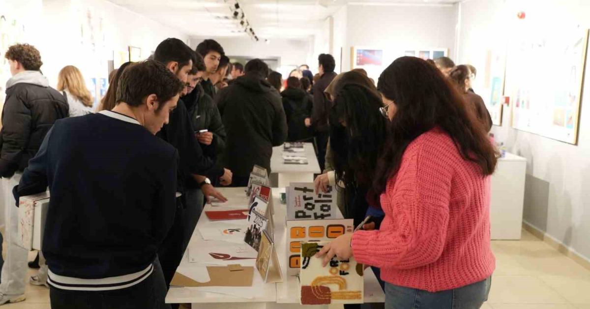 karabuk universitesi ogrencileri sergi duzenledi Zv8feGRV.jpg