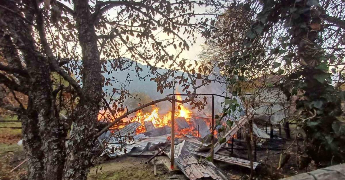 karabukte cikan yanginda 5 kisi dumandan etkilendi BpJceVVv.jpg