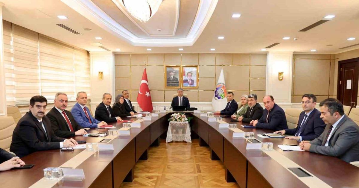 karabukte kadinlari gunlendirmek icin toplandilar CSxIIfb8.jpg