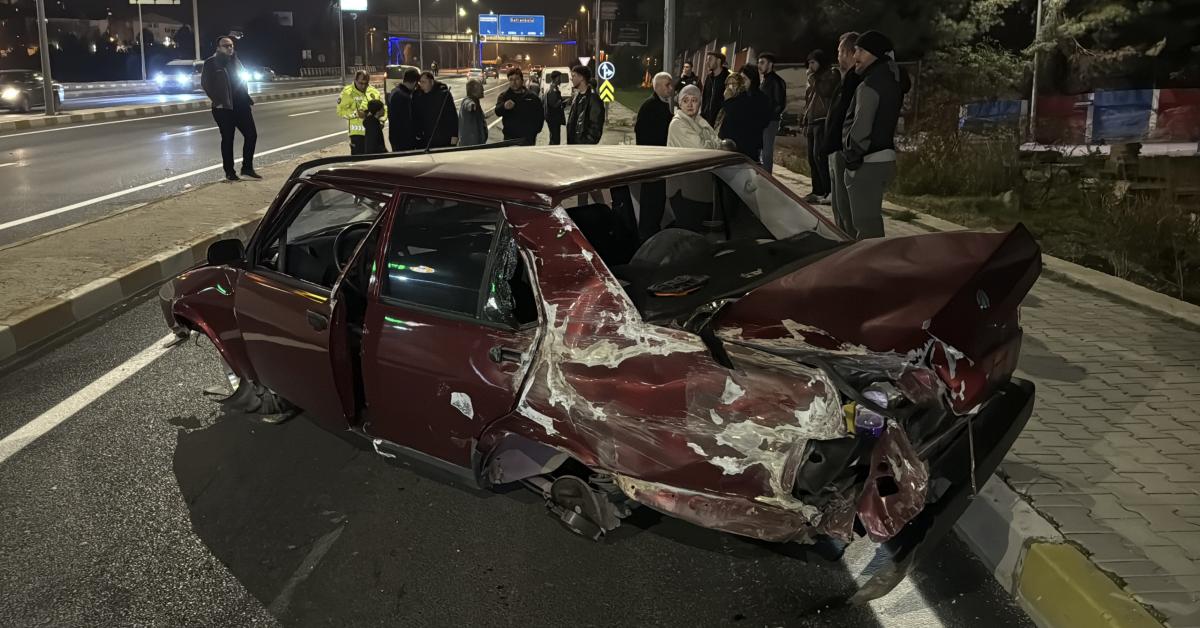 karabukte korkutan trafik kazasi minibus ile otomobil carpisti UNeHDvrU.jpg