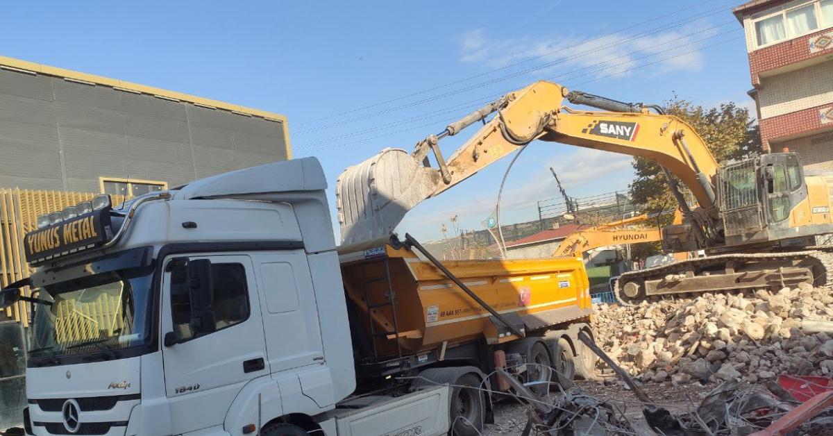 kocaeli dilovasinda 7 kisi hayatini kaybetmisti yanan fabrika yikildi 8nVKTgEX.jpg