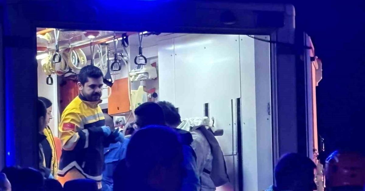 kocaeli kandirada gemi yangini 25 kisi kurtarildi wZuKne8e.jpg