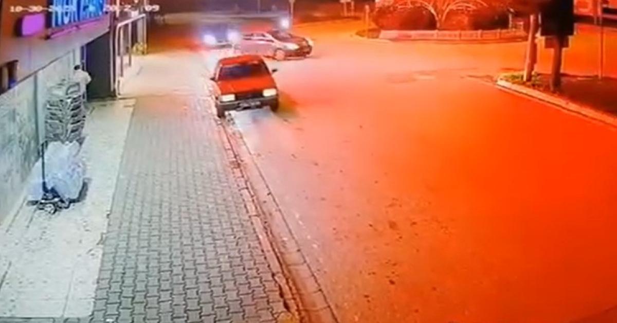 kocaeli kartepede motosiklet ile otomobil carpisti agir yarali var E1gHj7id.jpg