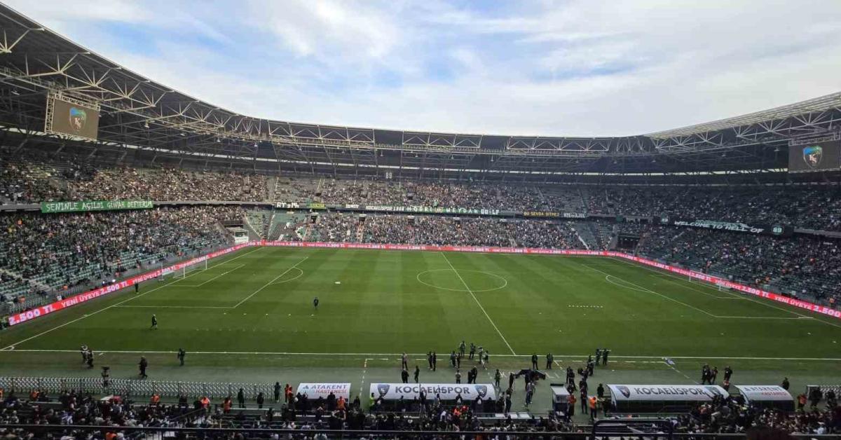 kocaelispor ve galatasaraydan centilmenlik dolu mac oncesi bulusma X8c9VfQt.jpg