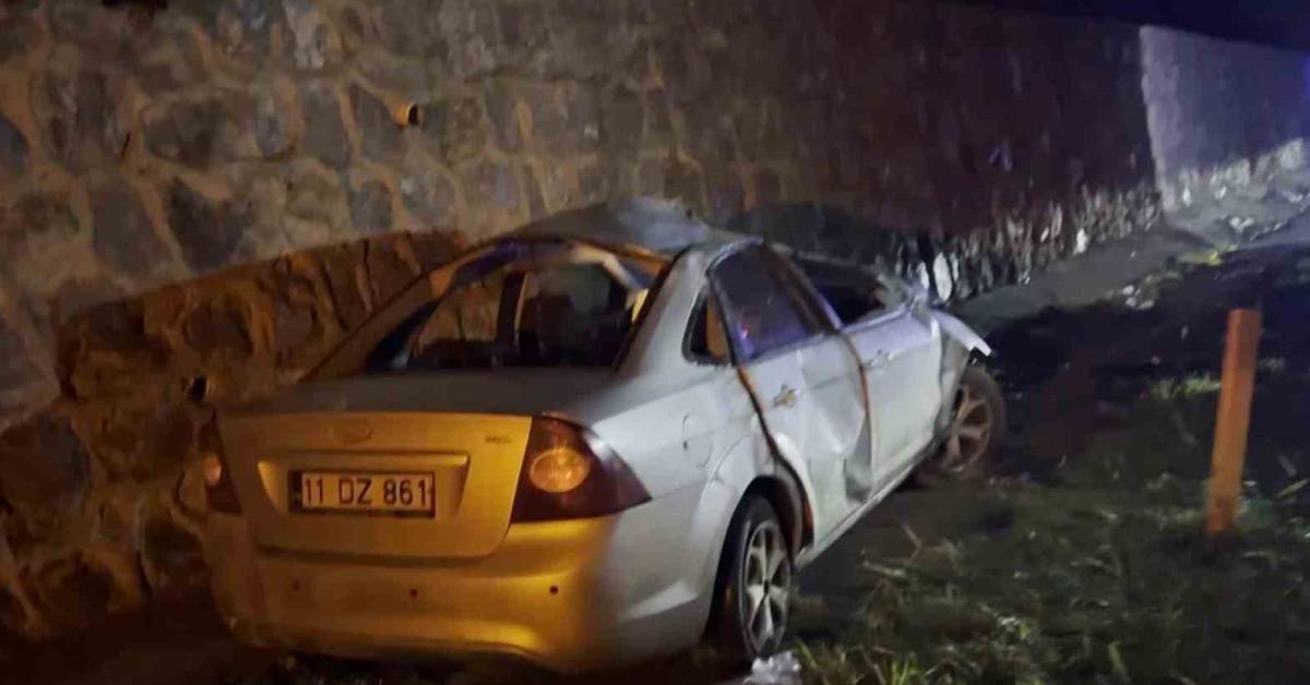 sakarya adapazarinda feci trafik kazasi 2 yarali mLIT79Qc.jpg