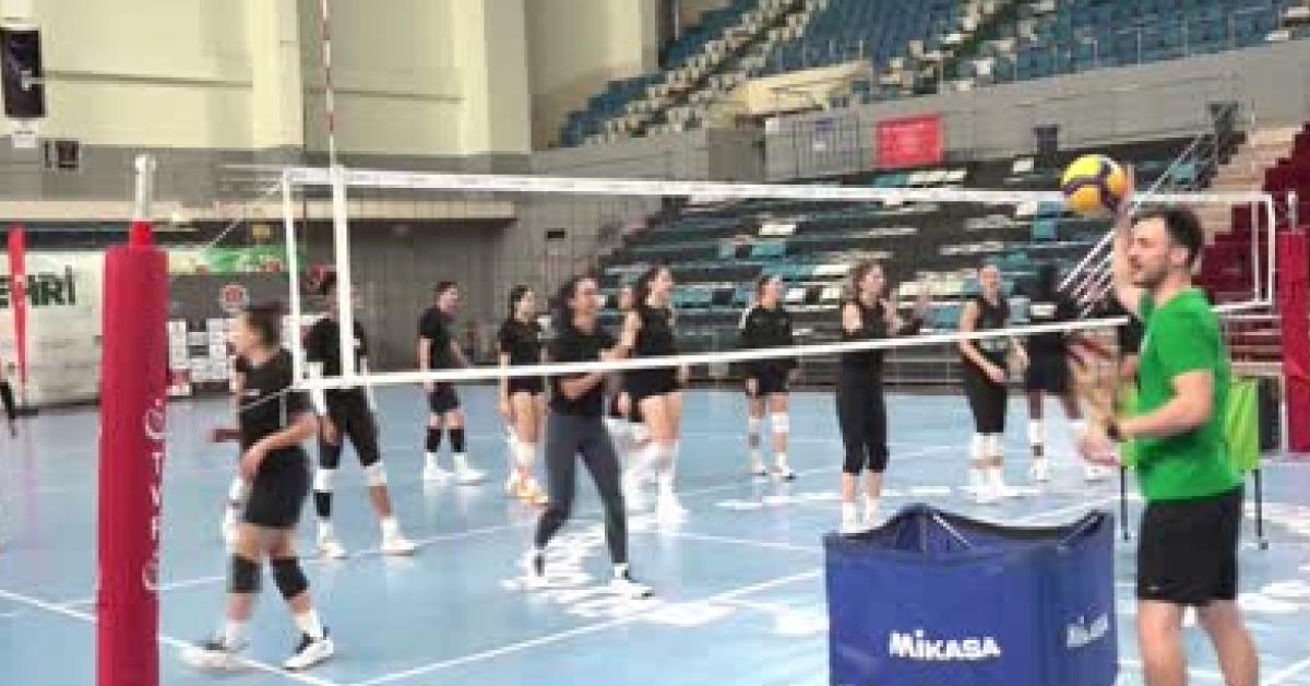sakarya voleybol namaglup ilerlemesini surduruyor sq7KUIrb.jpg