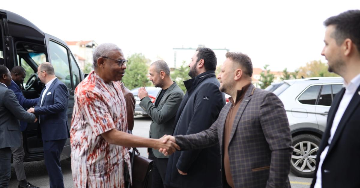 sakaryada is insanlari burkina faso heyetiyle bulustu i97NBCUN.jpg