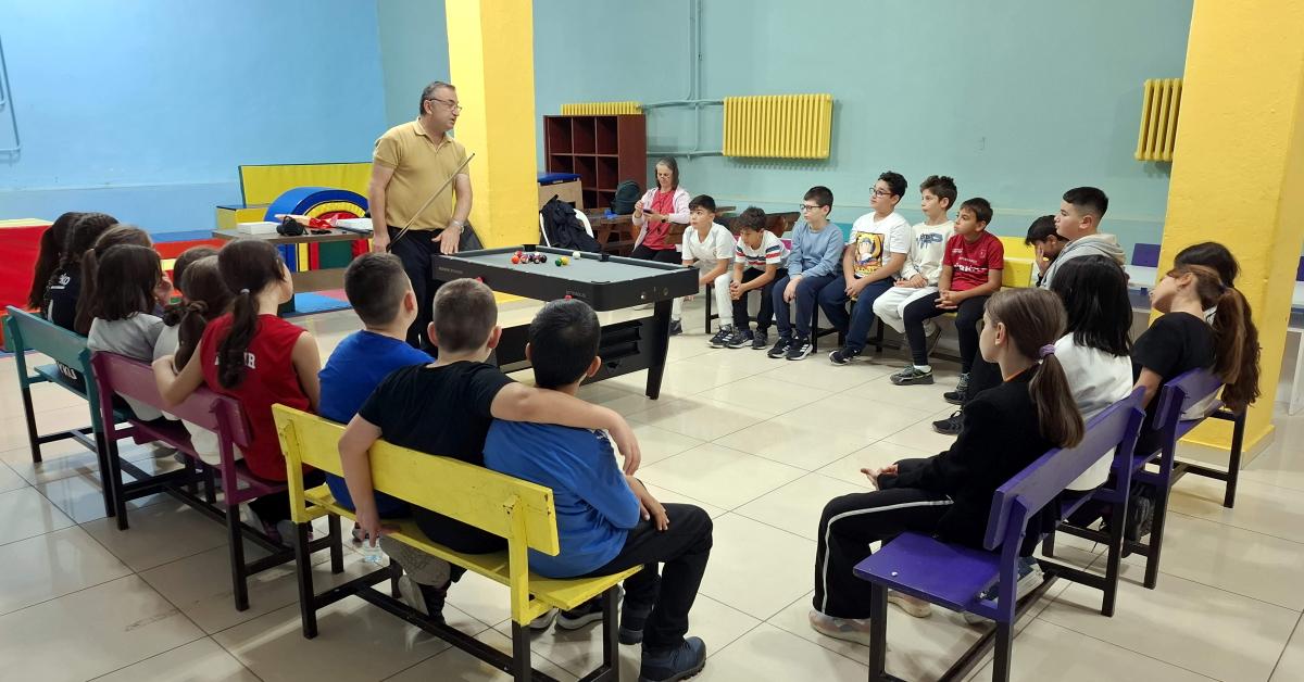 sinopta ogrencilere bilardo egitimi YI9TIh6e.jpg