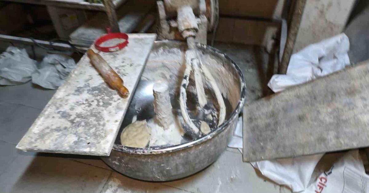 zonguldak devrekte hijyenik olmayan pideci muhurlendi TnjrlP5D.jpg