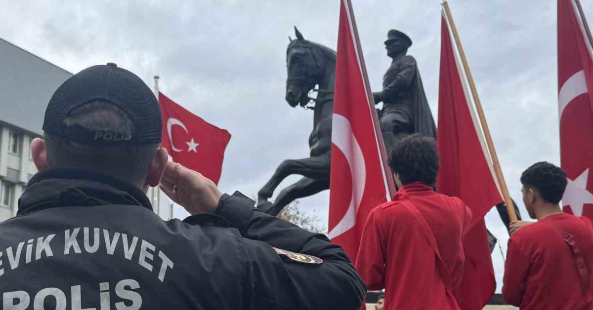 zonguldakta ogretmenler gunu coskuyla kutlandi jcmPe8Qt.jpg