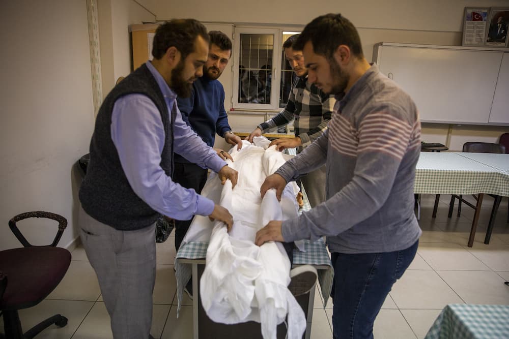 AA 20251219 40022521 40022518 OGRETMENIN DEPREM TANIKLIGI INSANLARA SON VAZIFE BILINCINI GUCLENDIRDI (1)