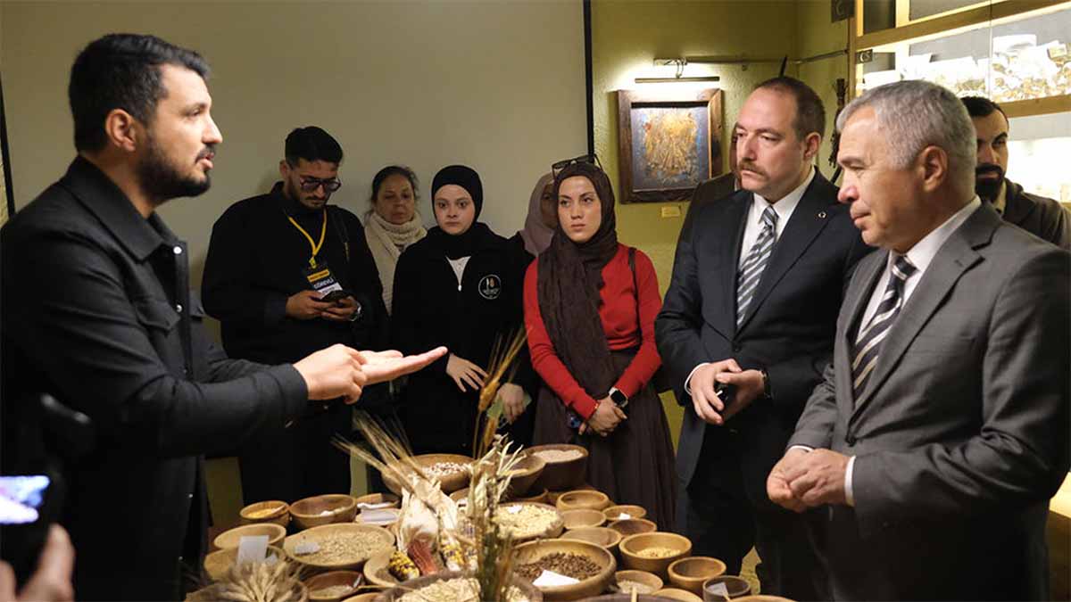 Akademi, Yerel Yönetim ve Üretici Aynı Masada
Etkinliğe; Mengen Kaymakamı Sercan Yıldız, Belediye Başkanı Vural Turhan, Bolu Abant İzzet Baysal Üniversitesi (BAİBÜ) Rektör Yardımcısı Prof. Dr. Samettin Gündüz, YÖK Basın Müşaviri Çiğdem Savaşçıoğlu, akademisyenler, üreticiler ve öğrenciler katıldı.