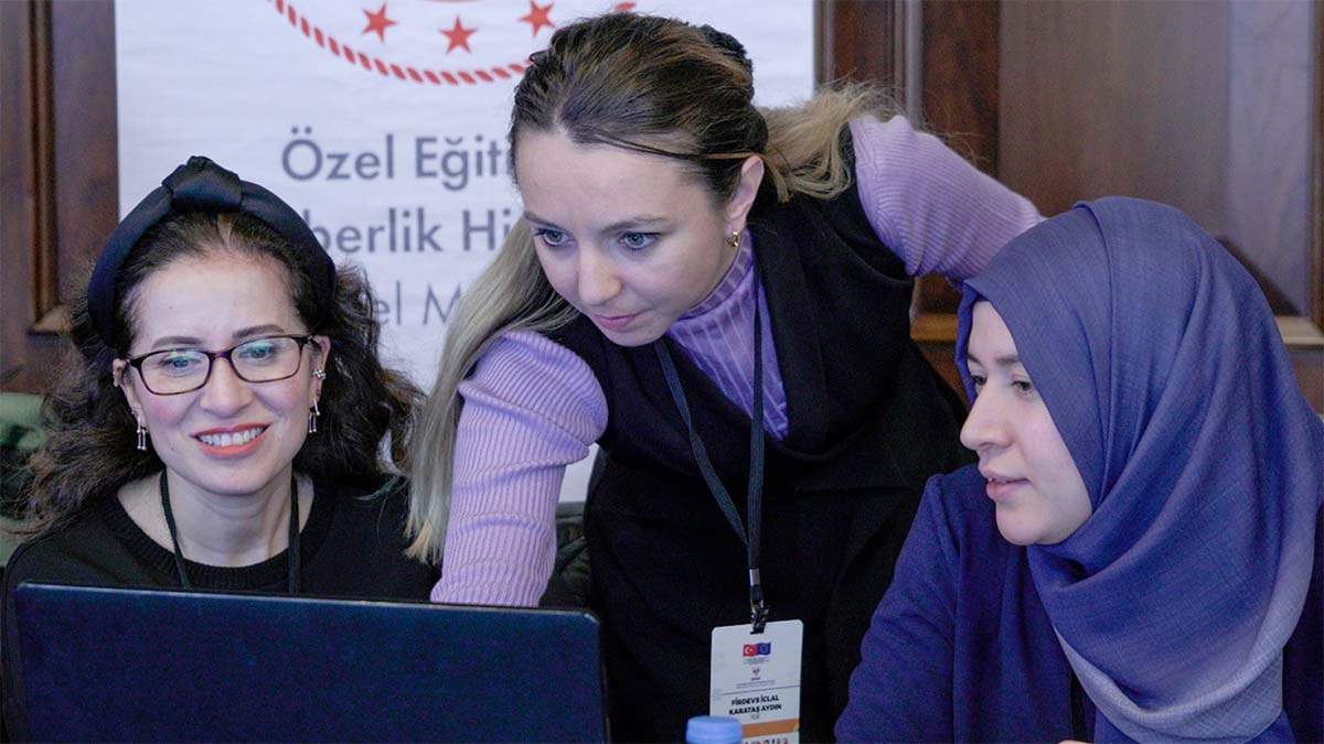 Ankara Gölbaşı, Keçiören ve Yenimahalle’de Ücretsiz Eğitim Sunuluyor Ankara Gölbaşı, Keçiören ve Yenimahalle’de Bilim ve Sanat Merkezleri (BİLSEM) dikkat çekiyor. Örgün eğitime devam eden ve genel yetenek (zihinsel), görsel sanatlar veya müzik alanında özel yetenekli olduğu tanılanan öğrencilere, öğretmenlerin rehberliğinde okul saatleri dışında destek eğitimi verilirken, eğitim hizmeti ücretsiz sunuluyor.