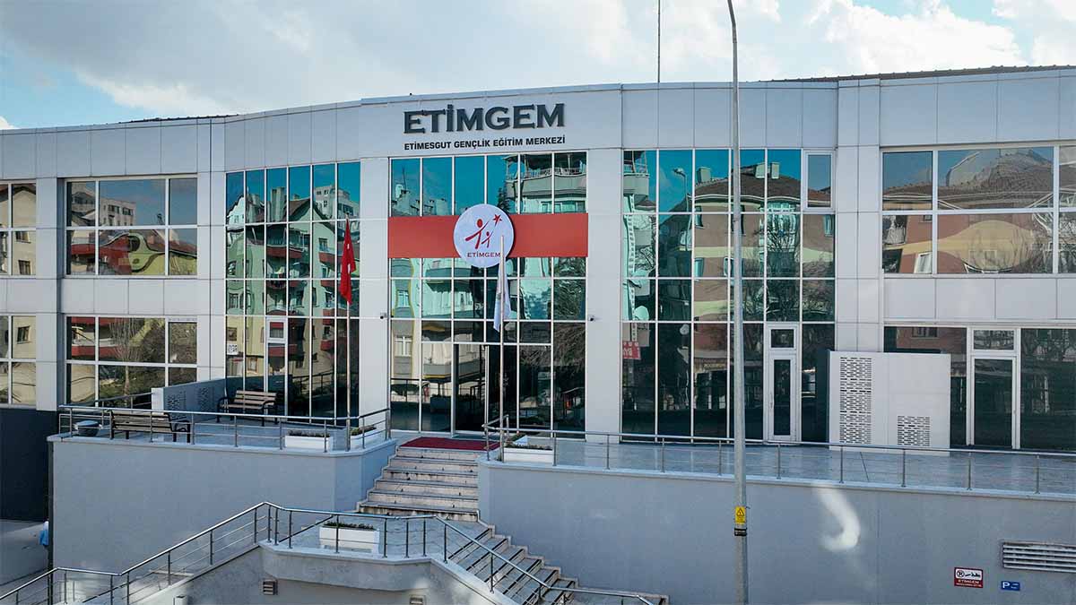 Başvuru Yüz Yüze Yapılacak

Kontenjanların sınırlı olduğu kurslara başvurular, Etimesgut Gençlik Eğitim Merkezi (Etimgem) Merkez Binası’ndan şahsen alınacak. 

Başvuru Adresi:
Etimgem Merkez Binası – 30 Ağustos Mahallesi, Öğretmenler Sokağı No: 10-16 Etimesgut / ANKARA