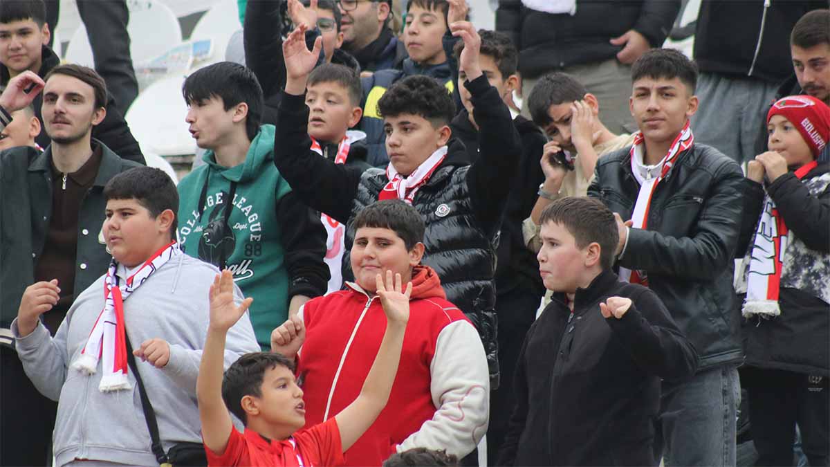 Bolu Atatürk Stadyumu
Stat: Bolu Atatürk
Hakemler: Batuhan Kolak, Cem Özbay, Selahattin Altay
Boluspor 11’i:
Türker Dırdıroğlu, Ömürcan Artan, Lucas Lima, Işık Kaan Arslan, Loic Kouagba, Rahman Buğra Çağıran (dk. 80 Devran Şenyurt), Barış Alıcı (dk. 90 Harun Alpsoy), Dean Lico (dk. 90 Can Arda Yılmaz), Florent Hasani, Doğan Can Davas (dk. 80 Martin Boakye), Ibrahim Akanbi Rasheed (dk. 75 Arda Usluoğlu)
Yedekler: Bartu Kulbilge, Mustafa Mert Yerlikaya, Arda Tuğra Saygı, Muhammet Mustafa Yıldız, Egemen Kazancı