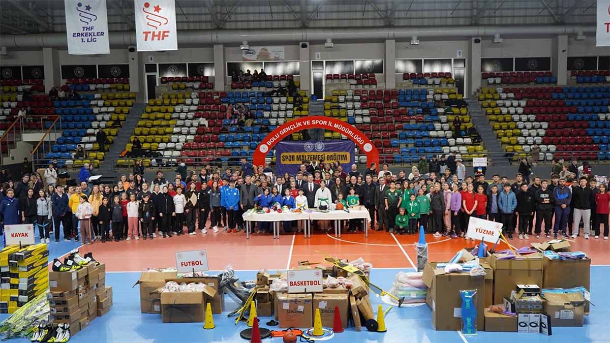 Bolu'da Amatör Spor Kulüplerine Malzeme Desteği