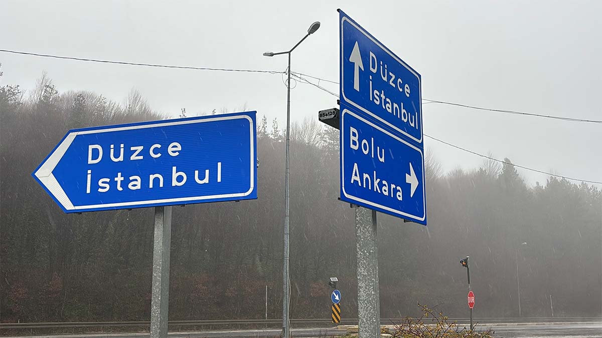 Bolu'da Tehlike Alarmları Çalıyor Kış mevsiminin gelmesiyle birlikte Bolu’da tehlikeli anlar yaşanıyor.