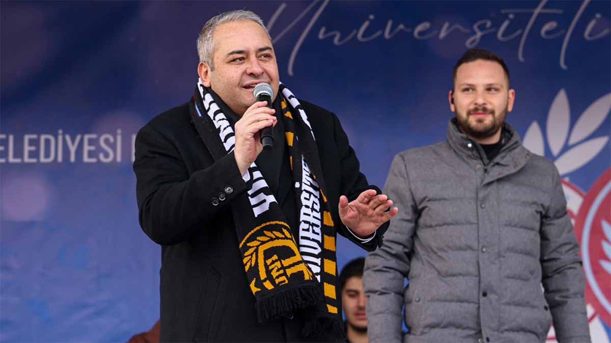 Dr Mesut ÖzarslanKeçiören Belediye Başkanı Dr. Mesut Özarslan, etkinliğe katılarak gençlerle birlikte horon oynadı. Öğrencilere yönelik destek mesajında şu ifadelere yer verdi:“Horon tutan insan, gönlü yüksek, birlik ve beraberlik duygusunu körükleyen insan demektir. Bu vatanın öz evladı, Cumhuriyet’in temsilcisi demektir. Sizleri Keçiören’imizde ağırlamaktan onur ve gurur duyuyoruz. Buradaki insanlar geleceği oluşturan eşsiz vatan coğrafyasının en büyük neferleri olacak. Biz gençliğimizi seviyoruz ve her daim yanınızdayız. Doğu Karadeniz demek, Türkiye Cumhuriyeti’nin ta kendisi ve Gazi Mustafa Kemal Atatürk’ün neferleri demektir. Biz Karadeniz’i bağrımıza basıyoruz.”