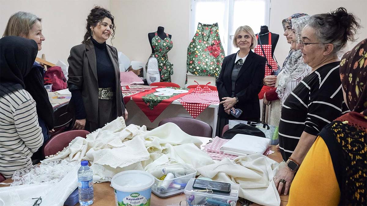 ETİSEM Ücretsiz KurslarEtimesgut Belediyesi, her yaştan bireyin gelişimine katkı sağlamak için ETİSEM (Etimesgut Sürekli Eğitim ve Uygulama Merkezi) ve ETİMGEM (Etimesgut Gençlik Eğitim Merkezi) bünyesinde ücretsiz kurslar açıyor.Alanında uzman eğitmenler tarafından verilen eğitimlerle öğrenciler; sanatsal, akademik, mesleki ve kişisel gelişimlerini destekleyecek bilgi ve beceriler kazanıyor.