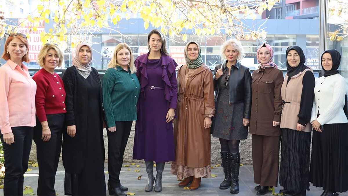 Eğitim Bir Sen Gölbaşı İlçe Kadın Kolları

İlçe Milli Eğitim Müdürü Serap Yılmaz, beraberinde Şube Müdürü Dr. Gülhan Numanoğlu ile birlikte Eğitim-Bir-Sen Gölbaşı İlçe Kadın Kolları Komisyonu ve sendika üyesi okul müdürleriyle bir araya geldi. 

Görüşmede ilçede planlanan sendikal çalışmalar ve eğitim alanındaki ortak gündemler üzerine fikir alışverişinde bulunuldu.