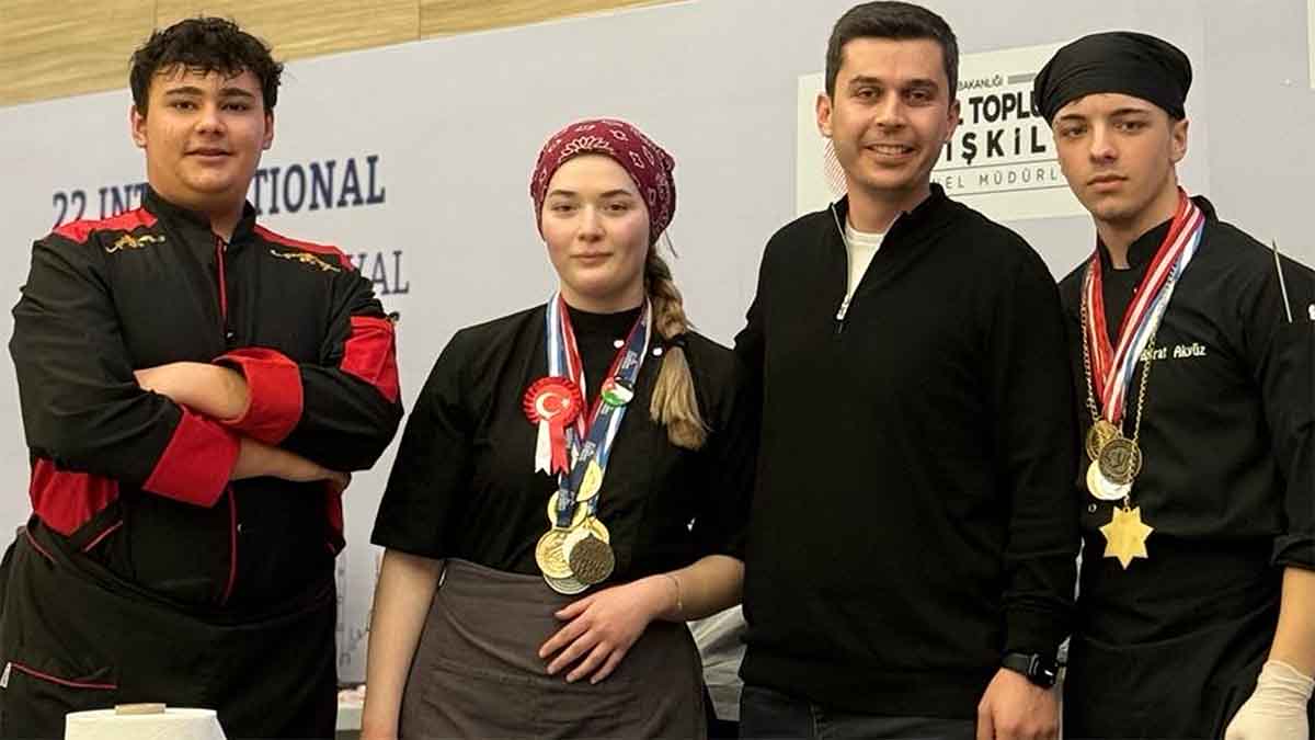 Gerede'nin Gençlerinden Büyük Başarı34Organizasyona Türkiye genelinden 42 üniversite ve 107 liseden yaklaşık 1500 öğrenci katıldı. Yarışmalar, 40’ı yabancı olmak üzere toplam 120 kişilik uluslararası jüri heyeti tarafından değerlendirildi.