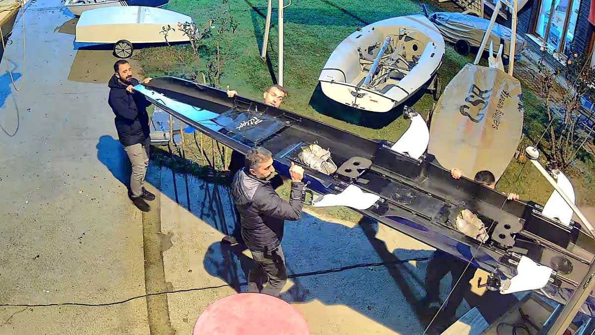 Kocaeli Derince'de Şok Baskın, Kulübede Kaçak Tekneler Bulundu