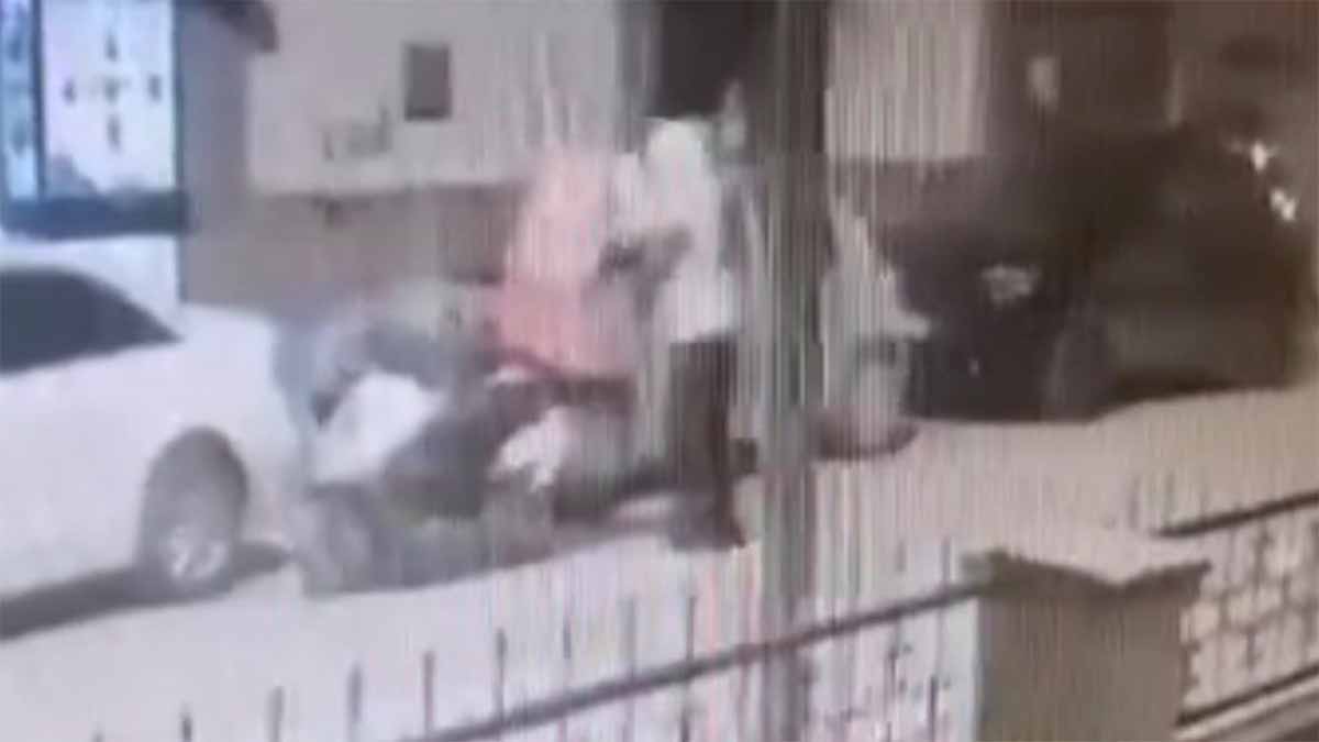 Kurye Teslimattayken Dürümü Çaldı, Saniyeler İçinde Kayboldu!