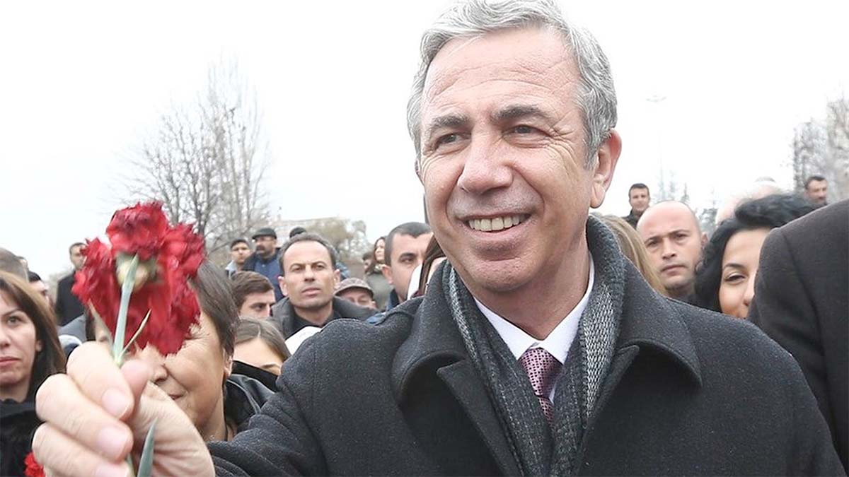 Mansur Yavaş UNESCO

ABB Başkanı Mansur Yavaş, sosyal medya hesabından yaptığı açıklamada şu ifadeleri kullandı:

“Ankara’ya çok yakışan bir gururu paylaşmak isterim. Başkentimiz, UNESCO’nun 2025 yılı listesiyle Öğrenen Şehirler Küresel Ağı’na kabul edildi. 2019’dan bu yana BELMEK’lerde hayata geçirdiğimiz yenilikçi, eşitlikçi ve kapsayıcı eğitim modelinin dünya çapında bir başarı örneği olarak gösterilmesi; büyük bir onurdur. Biz, öğrenmenin ve üretmenin yaşı olmadığını savunan bir belediyeyiz. Ankara’mız artık bu iddiasını UNESCO güvencesiyle dünyaya ilan etmiş oldu.”